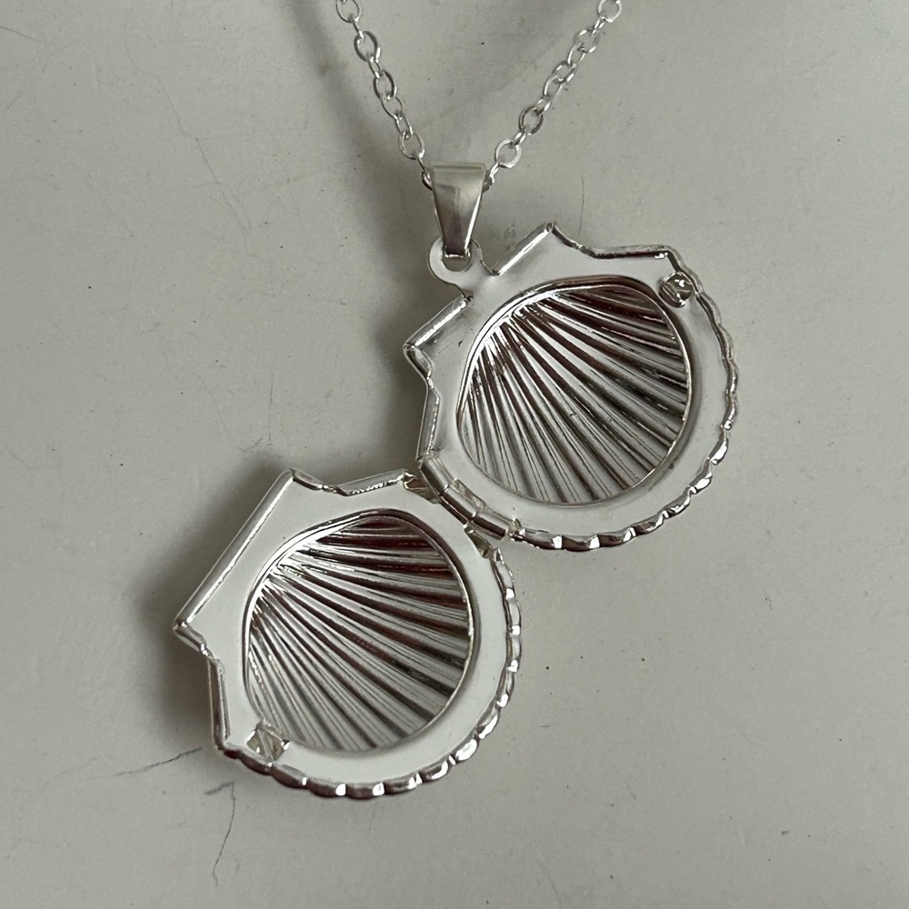 4/$50 Seashell silver or gold nautical locket 18 inches - Picture 3 of 6